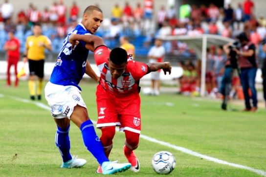 O CRB segue na zona de rebaixamento e o CSA perdeu a chance de aumentar a vantagem para os concorrentes (Foto: Ailton Cruz/Gazeta de Alagoas)