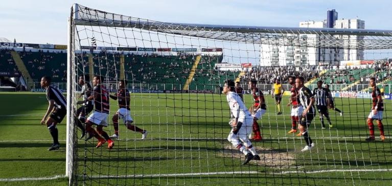 Defesas falaram nos dois primeiros gols em lances dentro da pequena área no Orlando Scarpelli