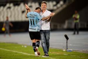 Everton comemora gol 'inédito' e Renato Gaúcho valoriza Grêmio no G4