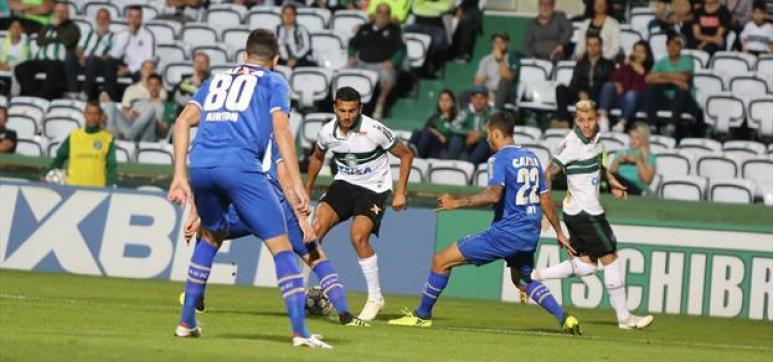 Coritiba não fez uma boa atuação, mas conseguiu vitória importante em cima do Avaí com um gol espírita