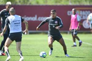 Treino indica Inter com D'Alessandro no meio e Fabiano no lugar de Zeca