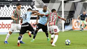 BRASILEIRÃO: Fla perde chance de dormir na liderança e Grêmio entra de vez na briga