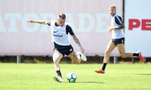 Após perder embalo, Inter recebe Vitória com esperança de reassumir a ponta