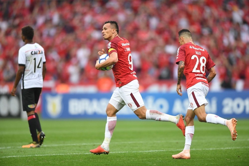 O atacante Leandro Damião empatou a partida para o Internacional com uma bonita cabeçada (Foto: Ricardo Duarte/Internacional)