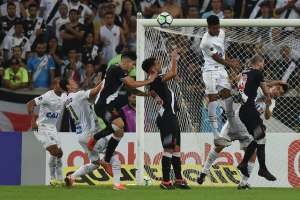 Desfalcado, Vasco encara o Paraná para deixar zona de rebaixamento do Brasileirão