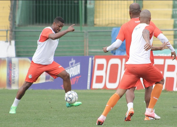 O lateral-direito Felipe Rodrigues aproveitou a oportunidade que teve como titular no Guarani