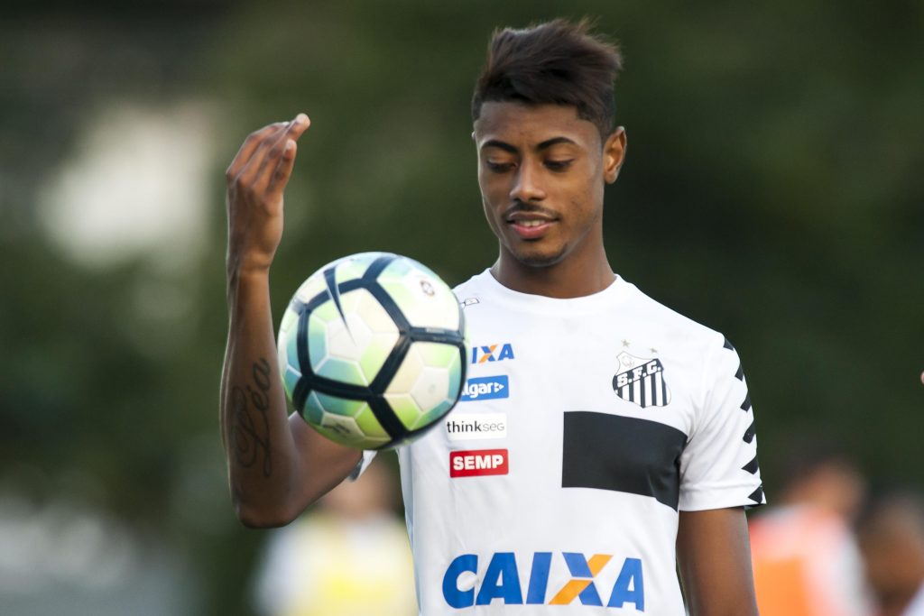 Bruno Henrique sofre nova pancada no olho e vira dúvida do Santos para sexta