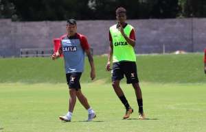 Vitória fará promoção nesta terça para lotar o Barradão contra o Santos