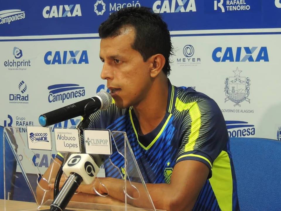 Série B: Meia fala sobre importância de duelo do CSA em busca de manutenção do G4