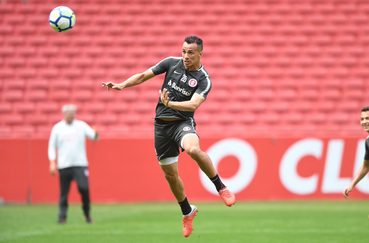 Damião tem lesão confirmada, para por 10 dias e vira 4ª baixa do Inter