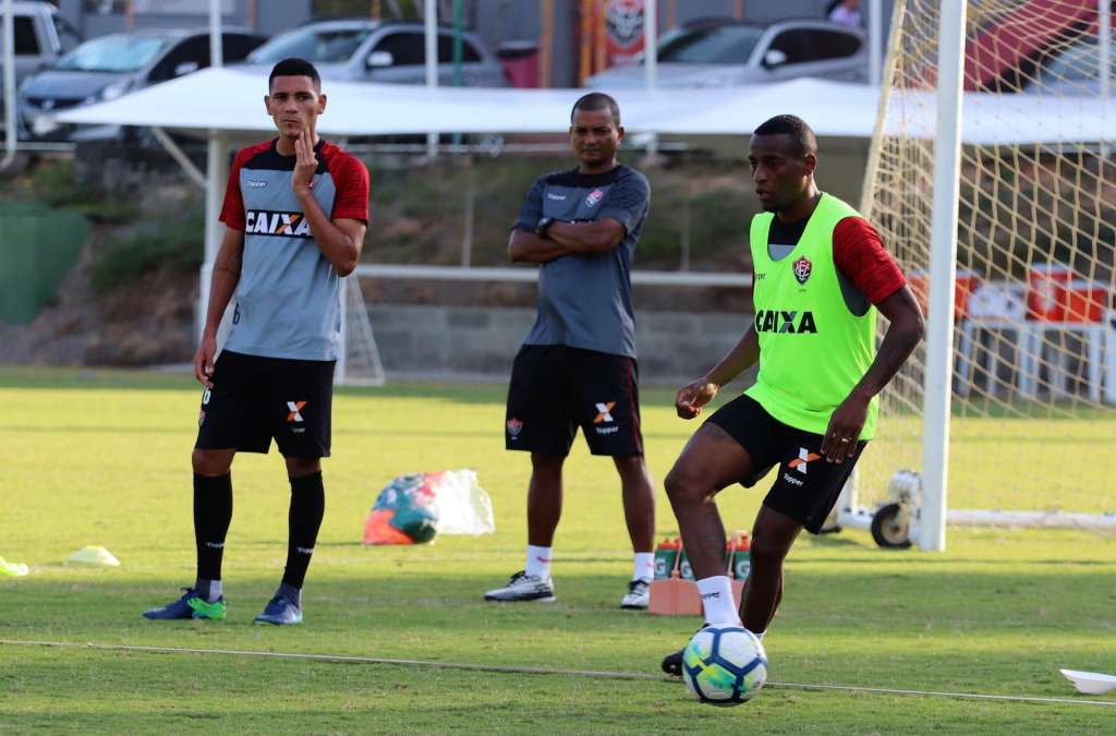 Vitória se prepara para enfrentar o Santos