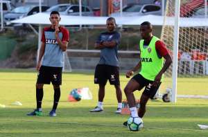 Na degola, Vitória inicia preparação para enfrentar o Santos