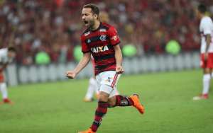 Éverton Ribeiro revela reunião para cobranças e diz acreditar no título do Fla