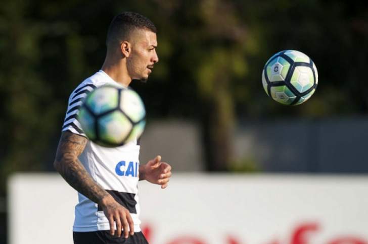 Alison vê Santos mais confiante e diz ainda acreditar em vaga na Libertadores