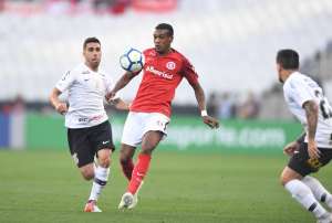 Sem Fagner, Jair volta a improvisar Gabriel e confirma escalação do Corinthians
