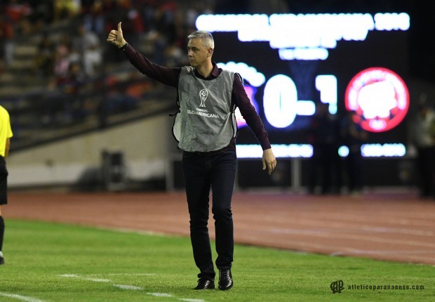 Sul-Americana: Tiago Nunes trabalha com o Atlético-PR e pede intensidade