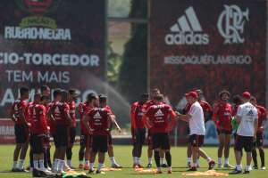 Vitinho é a nova dúvida de Dorival para escalar o Flamengo diante do Corinthians