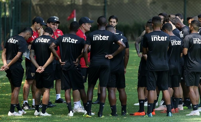 São Paulo treina para clássico com quase todo elenco à disposição de Aguirre