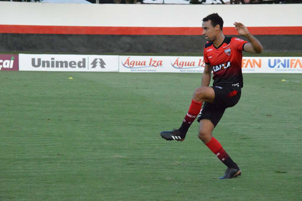 O zagueiro Gilvan exaltou o sistema defensivo do Vila Nova (Foto: Paulo Marcos/Atlético-GO)