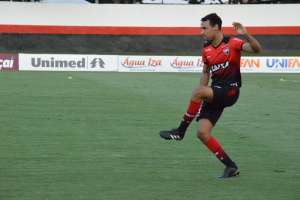 Série B: Zagueiro do Atlético-GO fala da expectativa para o clássico: “mexe com todos”