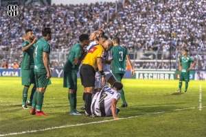 Série B: Ferreira confessa ter feito pênalti em André Luis no dérbi