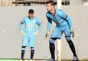 Série B: Goleiro do Londrina é apenas advertido por expulsão contra Fortaleza