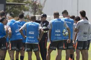 Jair aproveita duelo com Flamengo para esconder escalação do Corinthians na final