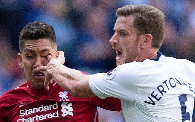 Firmino diz que teve medo de ficar cego do olho esquerdo após jogo com Tottenham