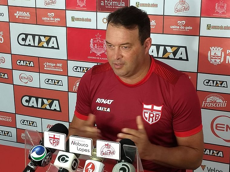 Série B: Roberto Fernandes lamenta desfalques do CRB e vê jogo contra Ponte como decisão