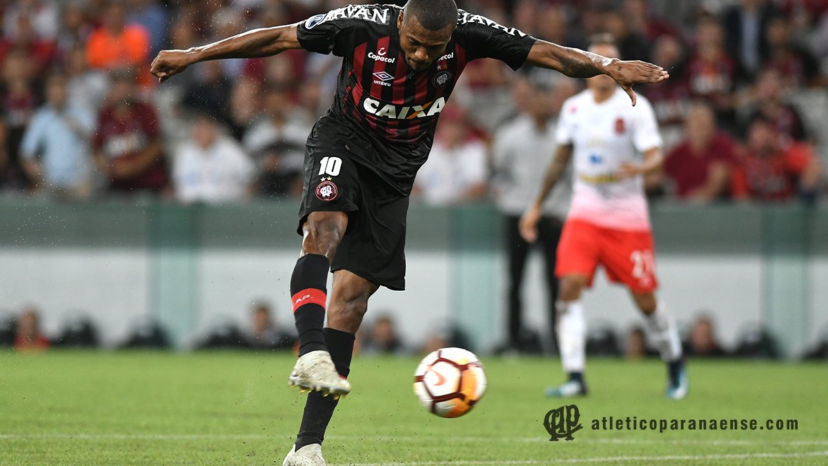 Marcelo Cirino atinge a marca de 40 gols com a camisa do Atlético-PR