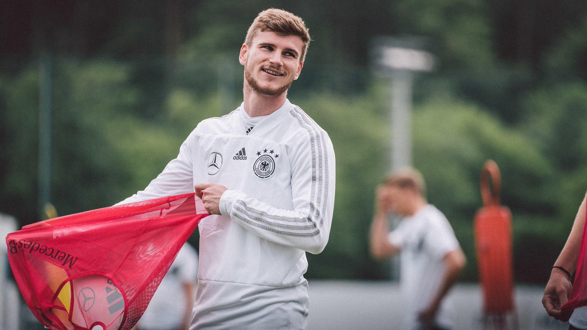 Löw convoca atacante do Schalke pela 1ª vez e mantém Sané na seleção alemã