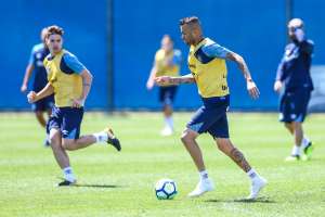 Léo Moura fica fora de treino e deverá ser a única baixa do Grêmio contra o Bahia
