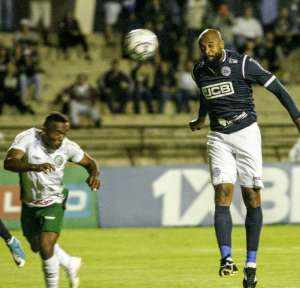 Meia do Guarani dispara contra arbitragem: “Juiz é uma merda”