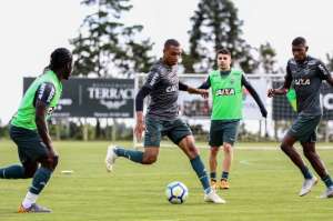 Desfalcado, Atlético-MG pega Chapecoense em busca de fim do jejum como visitante