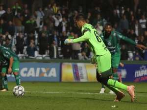 Árbitro explica expulsão de atleta do Juventude: “Vai tomar...”; Elias rebate: “Covardia”