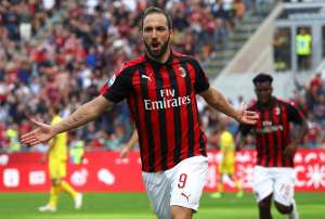 ITALIANO: Higuaín marca dois gols e Milan bate Chievo; Lazio também vence