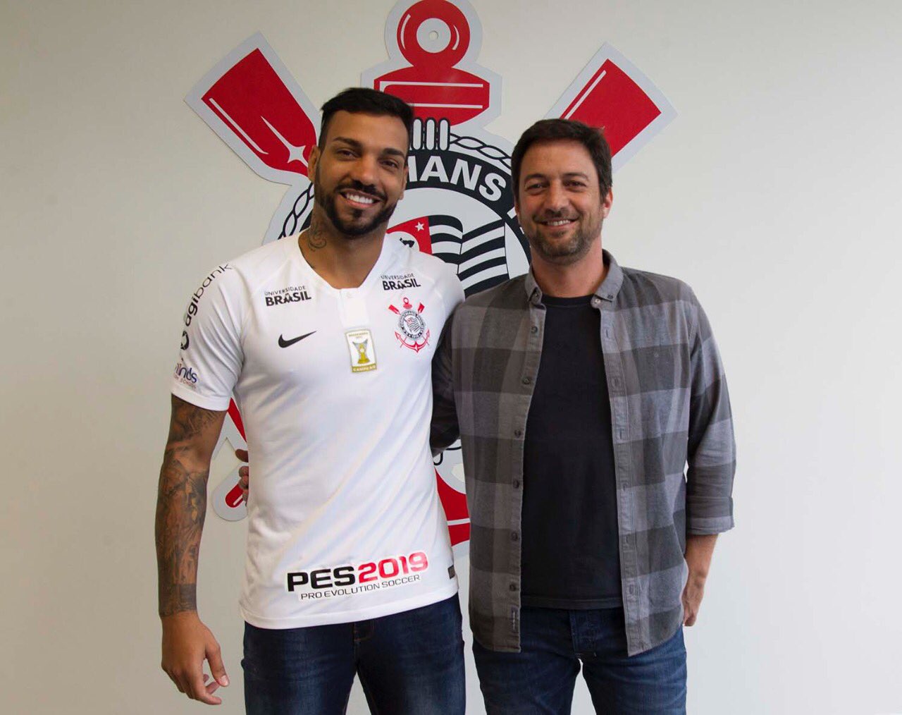 Corinthians anuncia lateral campeão da Libertadores pelo Atlético-MG