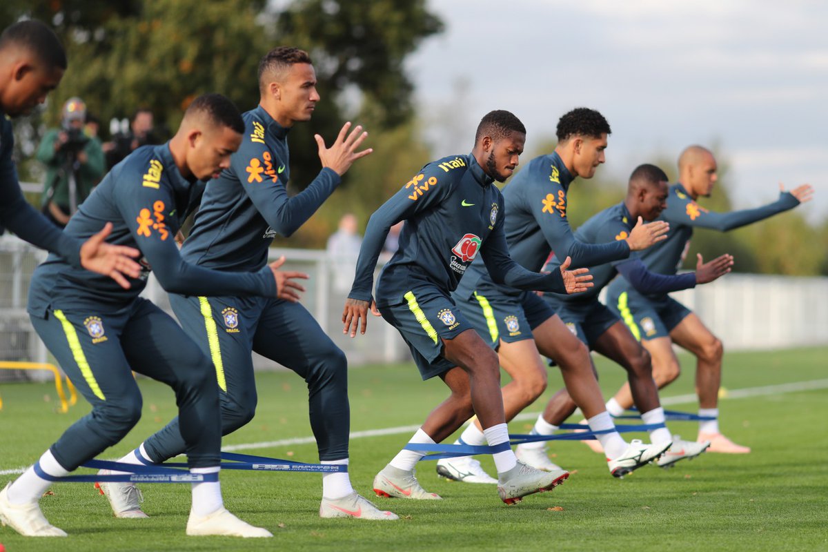 Seleção se divide em trabalhos com bola e regenerativo no 1º treino para os amistosos