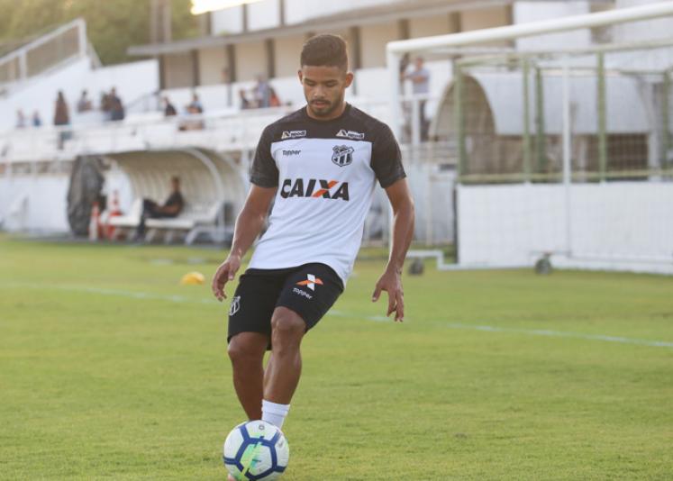 Felipe Jonatan, formado na base do Ceará, ganhou espaço no time do técnico Lisca (Foto: Felipe Santos/cearasc.com)