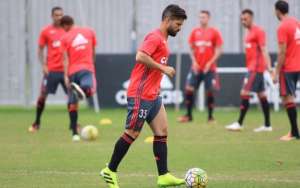 Em reapresentação, Diego Alves e Diego fazem trabalho de recuperação no Flamengo