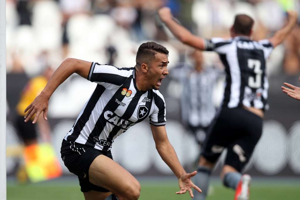 Em baixa, Botafogo e Vasco fazem confronto decisivo contra o rebaixamento