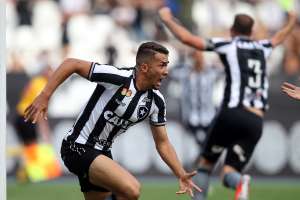 Em baixa, Botafogo e Vasco fazem confronto decisivo contra o rebaixamento