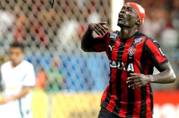 Vitória rescinde o contrato com Kanu: “Fui muito feliz nestes anos”