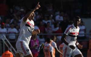Diego Souza admite fase ruim, mas diz: 'São Paulo não jogou a toalha pelo título'