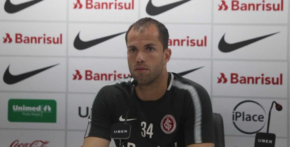 Marcelo Lomba deu entrevista coletiva nesta terça-feira (Foto: Divulgação/SC Internacional)