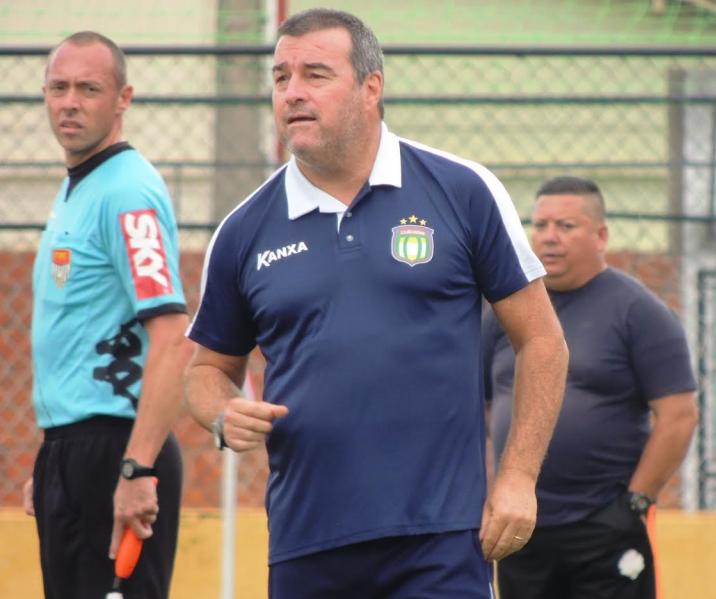 Técnico Pintado falou sobre as próximas 'decisões' do São Caetano (Foto: Fabrício Cortinove)