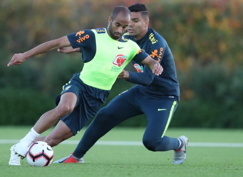 Lucas Moura foi novidade no treino desta terça-feira (Foto: Lucas Figueiredo/CBF)