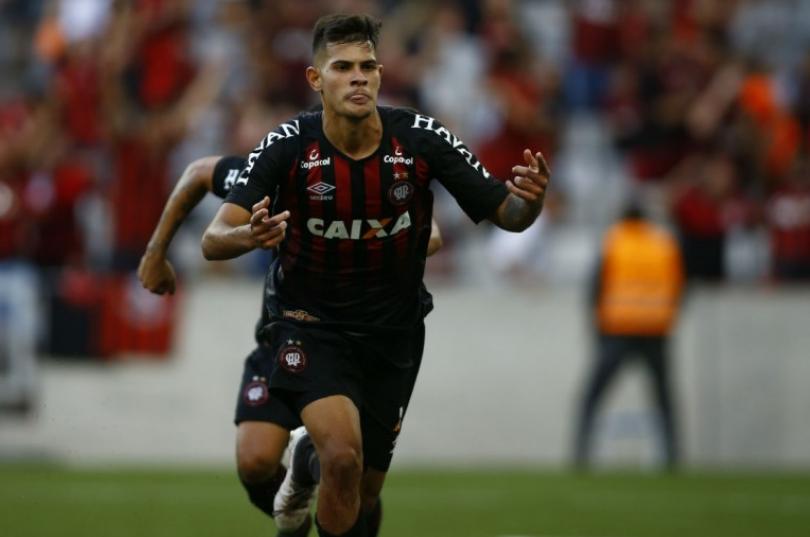 Bruno Guimarães foi um dos melhores jogadores em campo