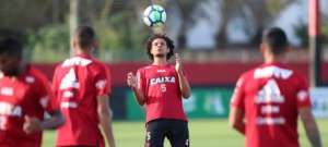 Diego Alves e Diego ainda treinam em separado e devem seguir fora do Flamengo