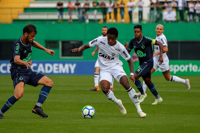 Atacante espera vitória do Atlético-MG em clássico e alerta sobre dificuldades